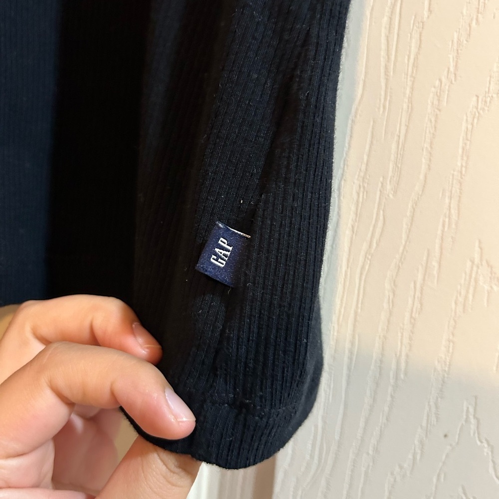 GAP Black Ribbed Tank Top - Picture 2 of 3